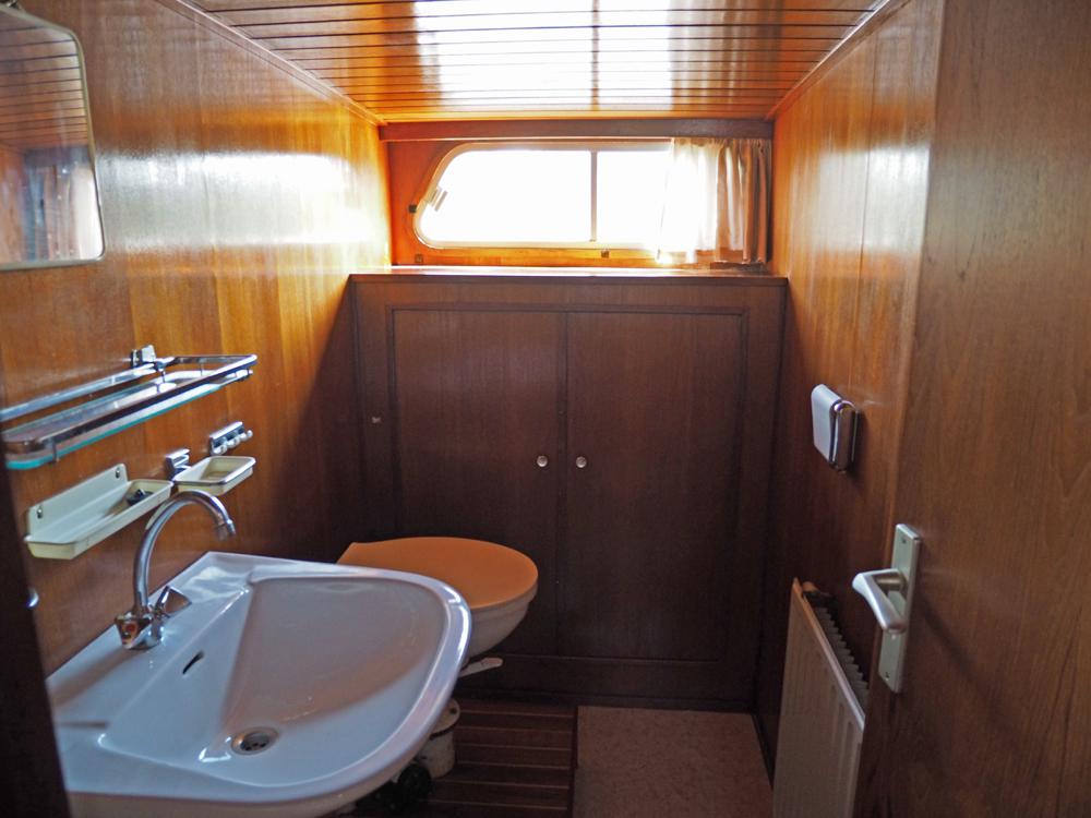 Aft cabin, Accommodation